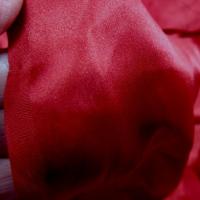 Satin de soie fin rouge carmin 2 