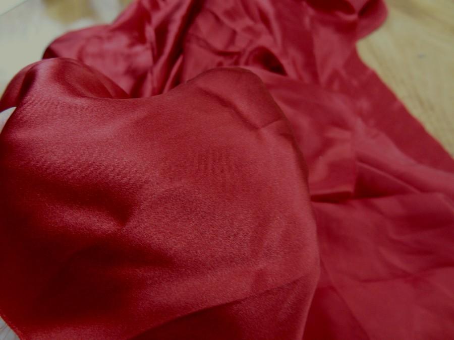 Satin de soie fin rouge carmin 3