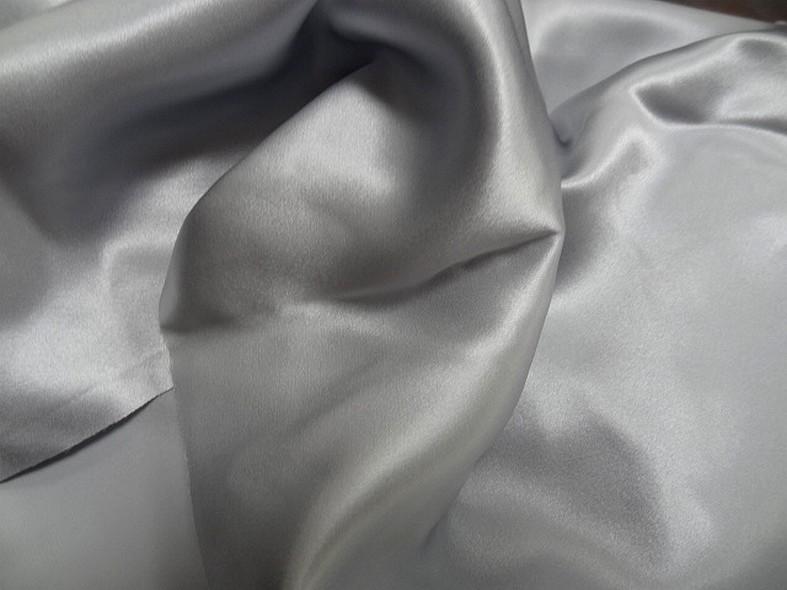 Satin de soie gris lunaire 2