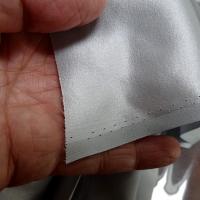 Satin de soie gris lunaire 3