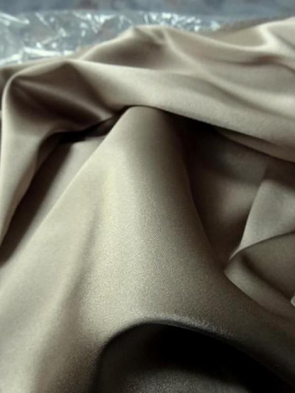 Satin de soie teinte chatain 1 