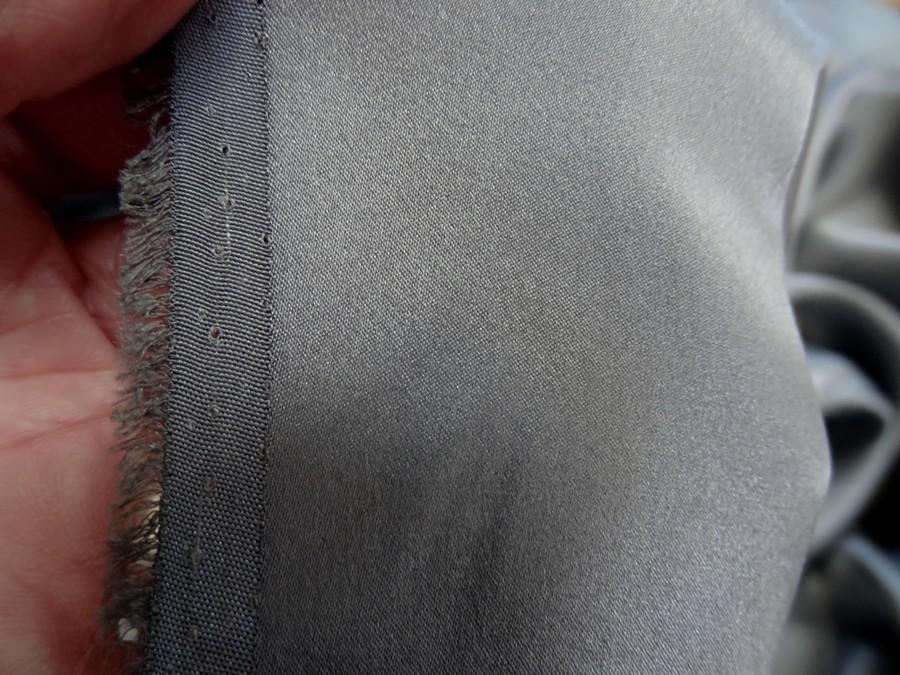 Satin de soie teinte gris plomb 2