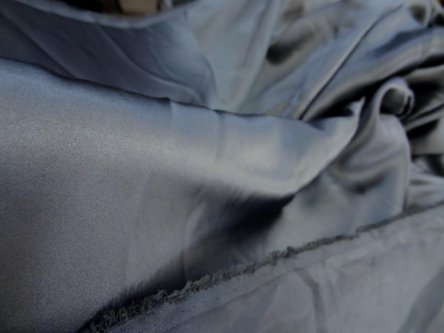 Satin de soie teinte gris plomb 3