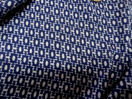 Satin fin imprimé bleu marine blanc