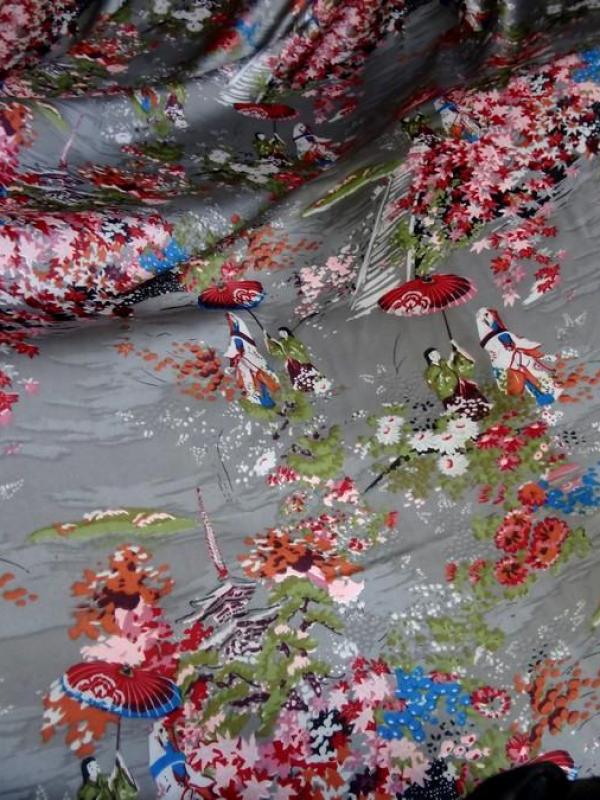 Satin fond gris motifs japonais 5 