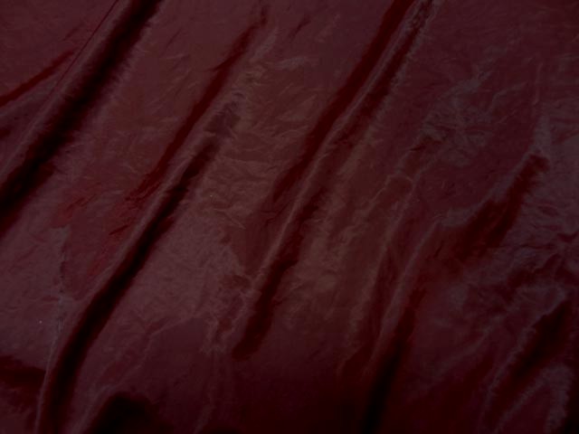 Satin froisse couleur sanguine 3