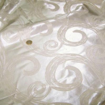 Satin ivoire volutes