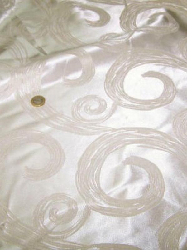 Satin ivoire volutes