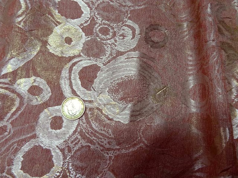 Satin jaquard saumon corail cercles 1 3