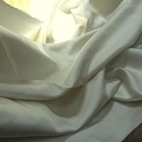 Satin lycra blanc casse 1 