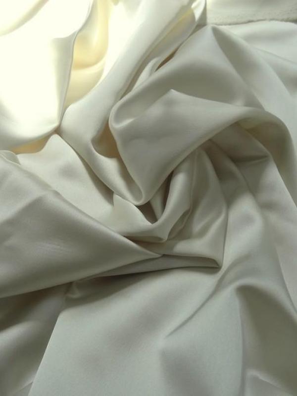 Satin lycra blanc casse 2 