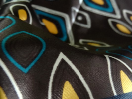 Satin lycra demi cercle 3