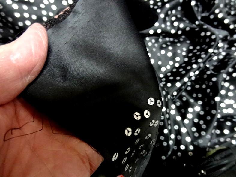 Satin lycra noir a sequins teinte etain 1