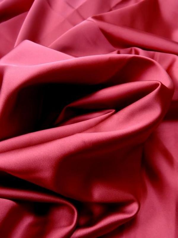 Satin lycra rouge profond 1 