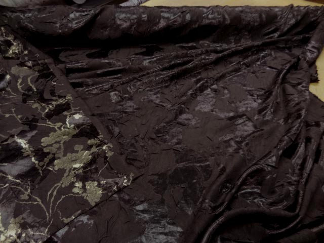 Satin marron double face froisse permanent devore 1