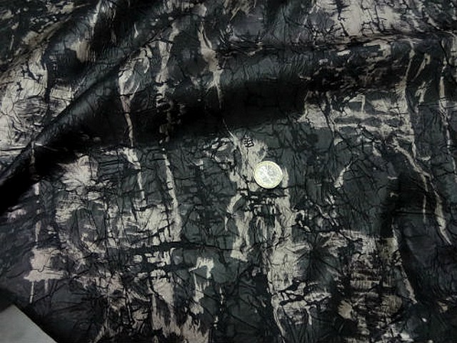 Satin noir marbre froisse effet craquele 2