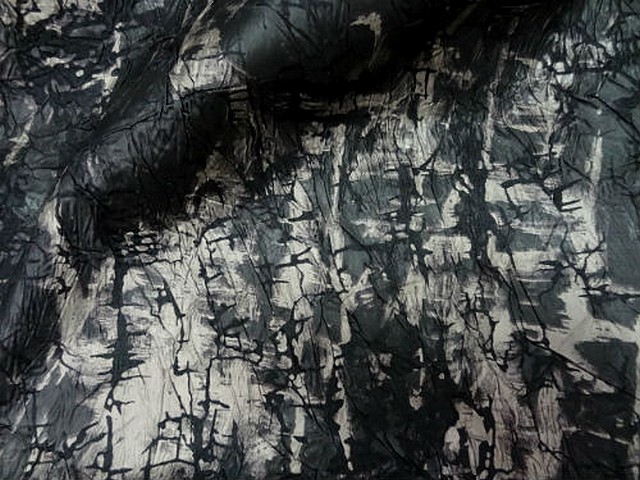 Satin noir marbre froisse effet craquele 3