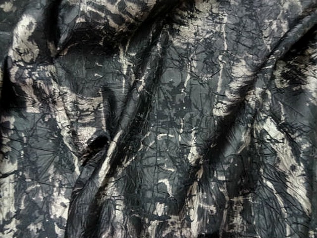 Satin noir marbre froisse effet craquele 4