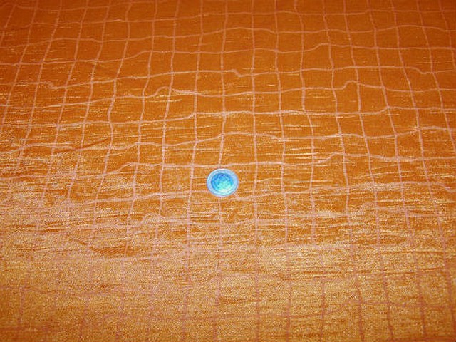 Satin orange clair motif quadrille 2