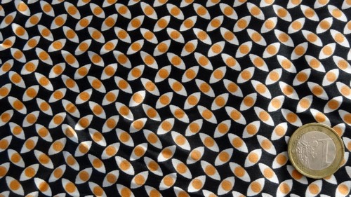 Satin polyester imprimé yeux ocres 02