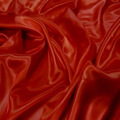 Satin polyester rouge