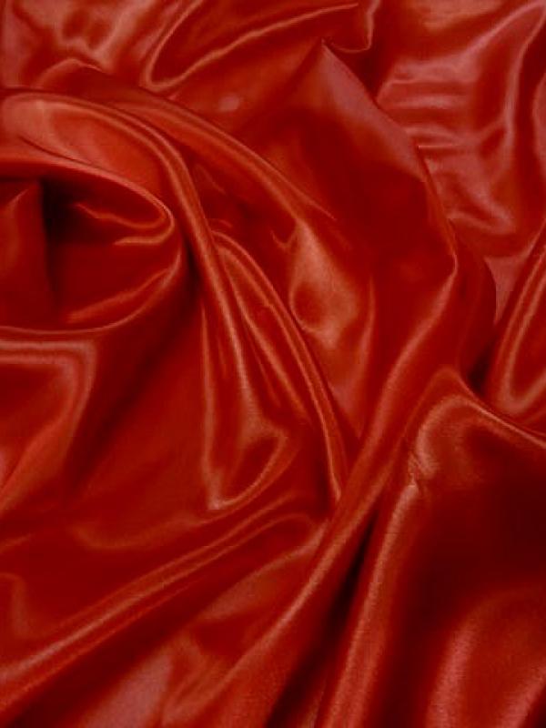 Satin polyester rouge