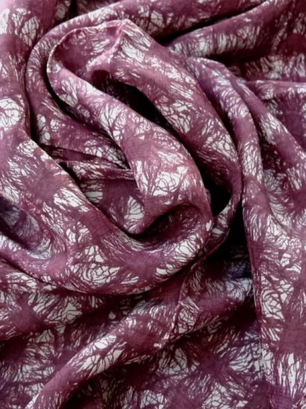 Satin polyester teinte prune 1 