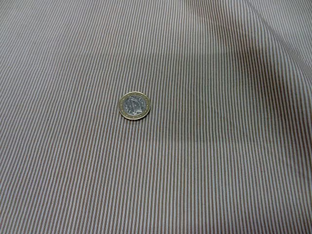 Satin polyester viscose blanc casse raye beige