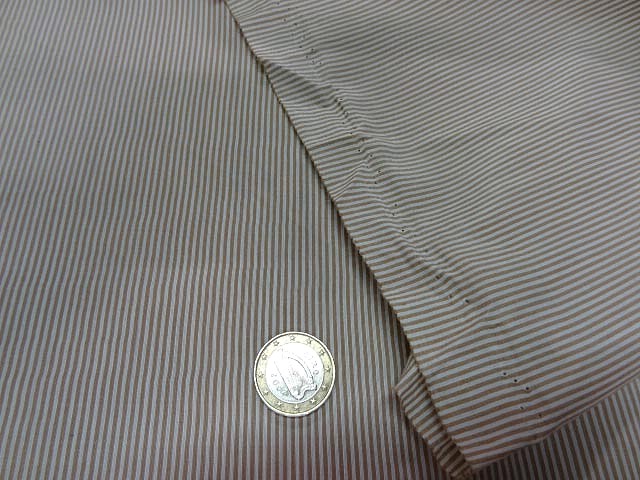 Satin polyester viscose blanc casse raye beige 1