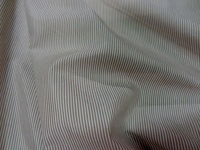 Satin polyester viscose blanc casse raye beige 2