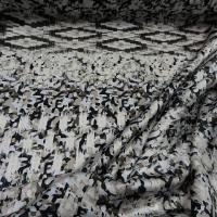 Satin polyester viscose frise motif amerindien 