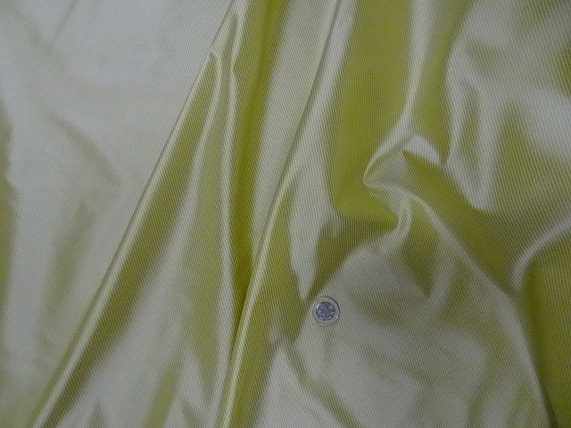 Satin polyester viscose jaune poussin raye gris 1