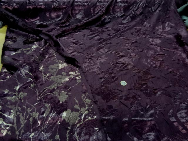 Satin violet double face froisse permanent devore 1