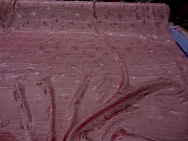 Satin vieux rose motifs anneaux cercle croissant 2