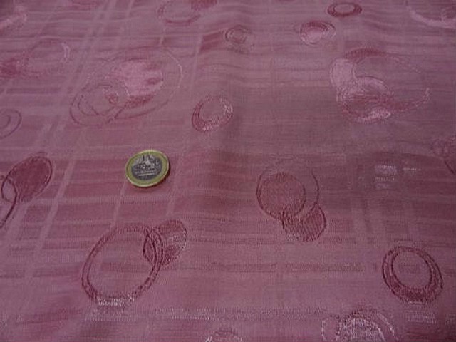 Satin vieux rose motifs anneaux cercle croissant 4