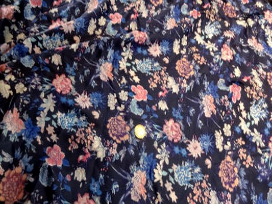 Satin viscose bleu marine a fleurs 01 1