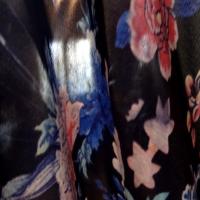 Satin viscose bleu marine a fleurs 01