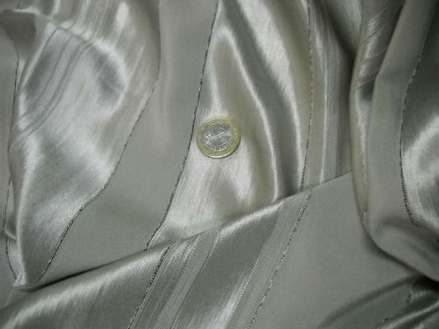Satin viscose ivoire mat et brillant raye 1