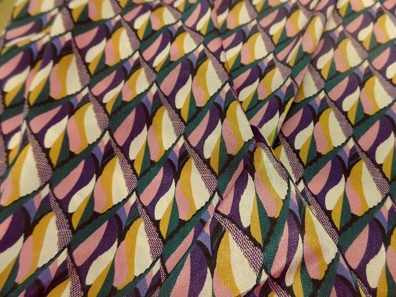 Satin viscose motif abstrait violet moutarde rose 4
