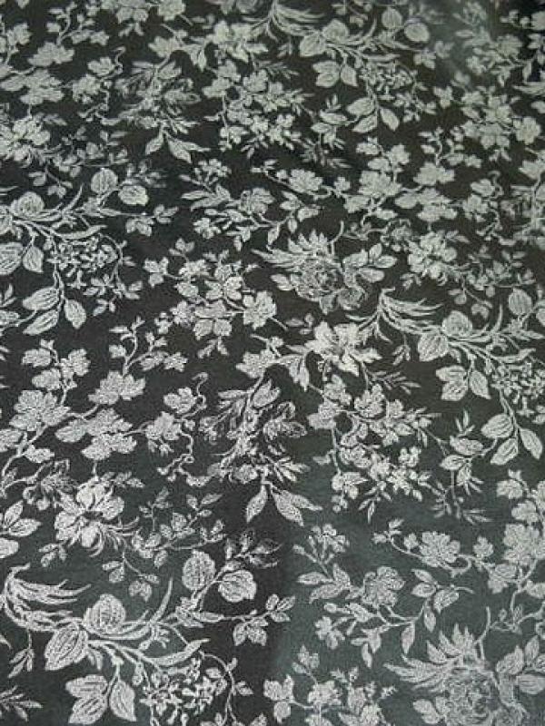 Satin viscose noir motif dentelle de fleurs sable 1 