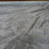 Satine blanc nacre fleurs bleu ciel en applique 3