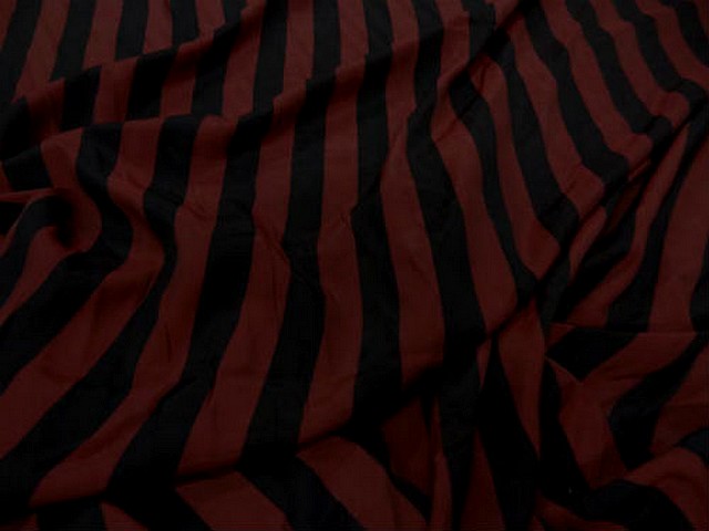 Satine viscose bordeaux a rayure noire7