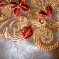 Skai caramel brode motifs classiques 3 