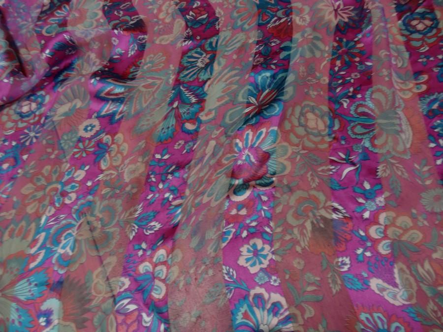 Soie a bandes mousseline et satin fuchsia et bleu 1