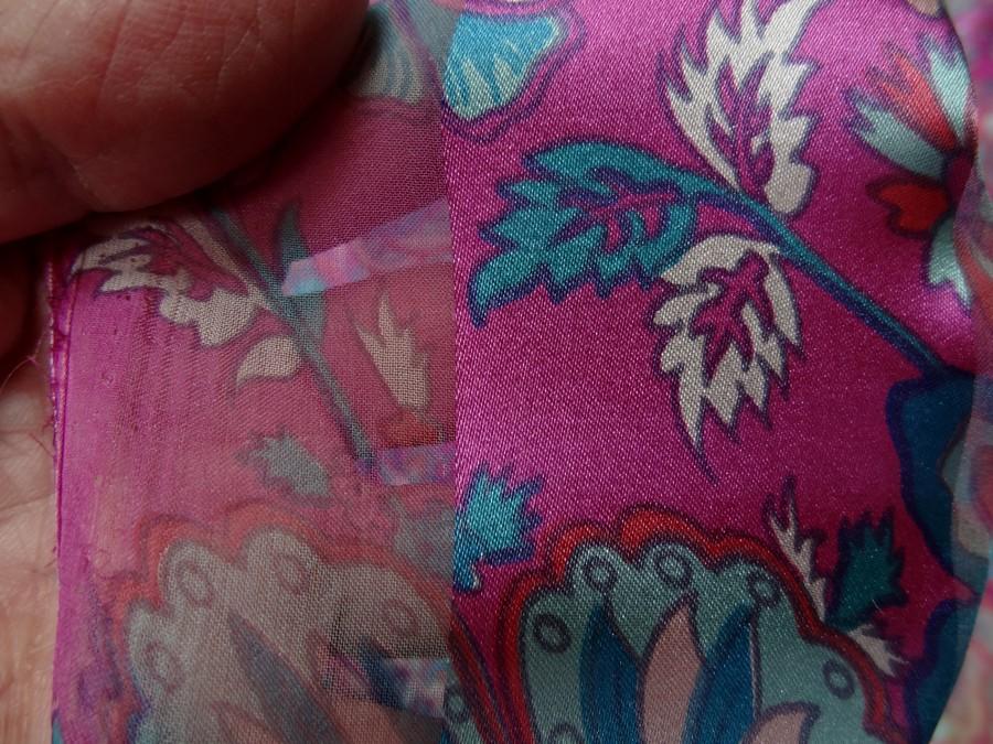 Soie a bandes mousseline et satin fuchsia et bleu 2