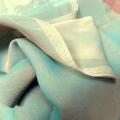 Soie changeante lisse beige et bleu turquoise clair 2 