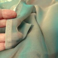 Soie changeante lisse beige et bleu turquoise clair 3