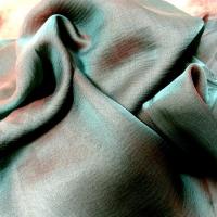 Soie changeante lisse bleu petrole et rouge 2