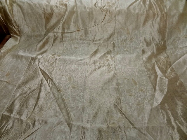 Soie d ameublement vanille moiree et faconnee 1