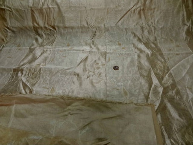 Soie d ameublement vanille moiree et faconnee 3